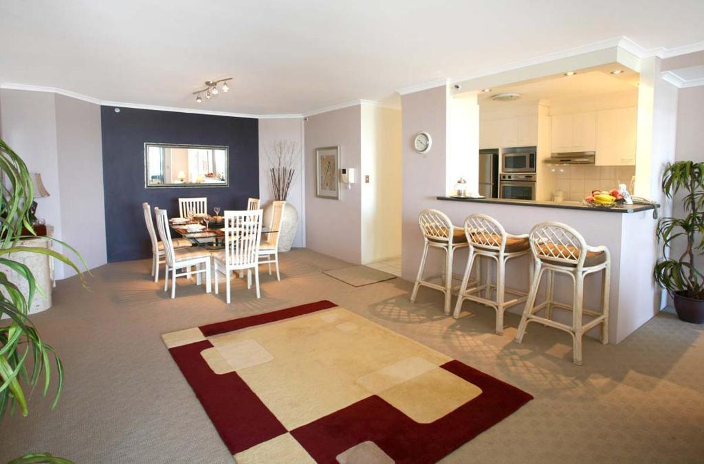 Ocean Sands Resort Gold Coast Room photo
